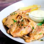Baked chicken thigh topped with fresh parsley served with homemade garlic lemon aioli sauce.