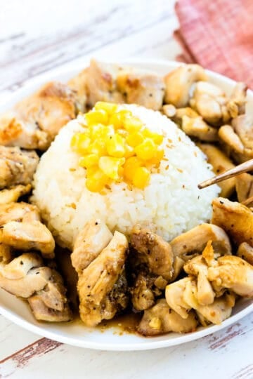 Pepper Lunch Chicken being picked up with a pair of chopsticks.