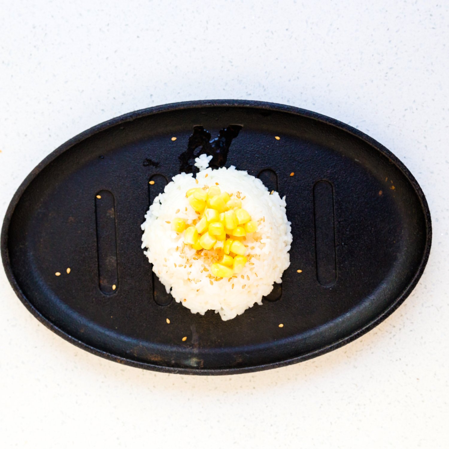 Spread buttered corn on a plate.