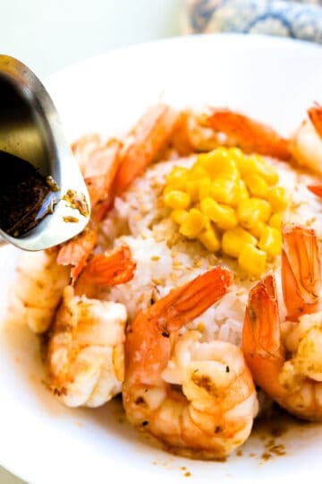 Pepper Lunch sauce being drizzled on shrimp.