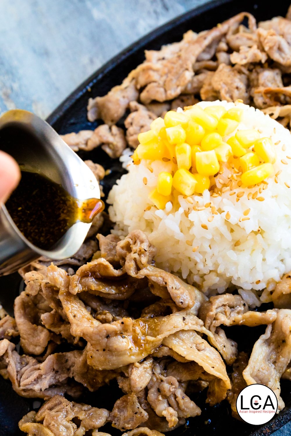 Pour pepper lunch sauce over pork.